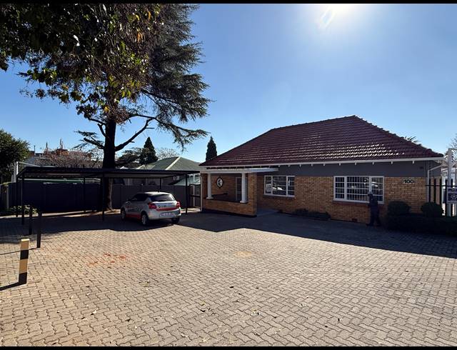 106M² OFFICE TO LET IN GREENSIDE